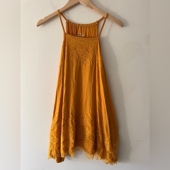 Torrid Size 0 Super Soft High Neck Lace Inset Sharkbite Hem Tank In Marigold - Picture 1 of 5